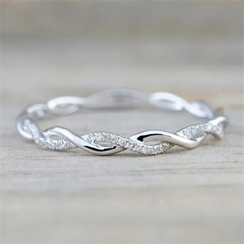Huitan Pure Twist Crystal Band