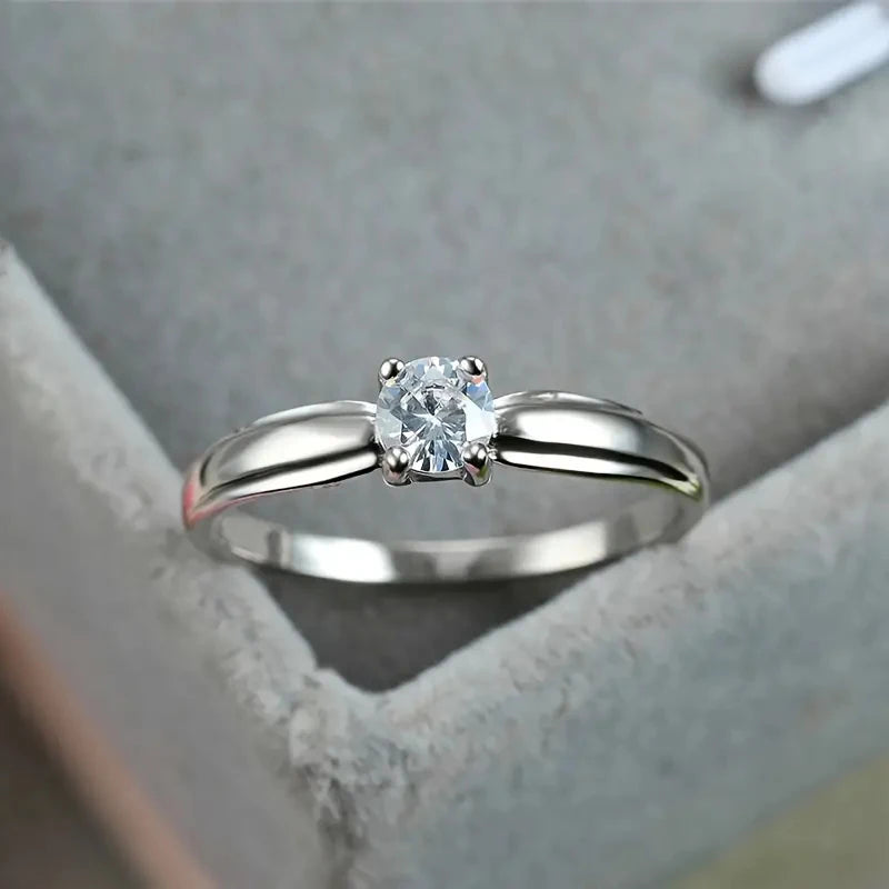 Huitan Classic Round Brilliance Ring