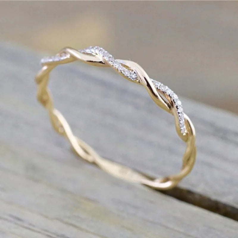 Huitan Pure Twist Crystal Band