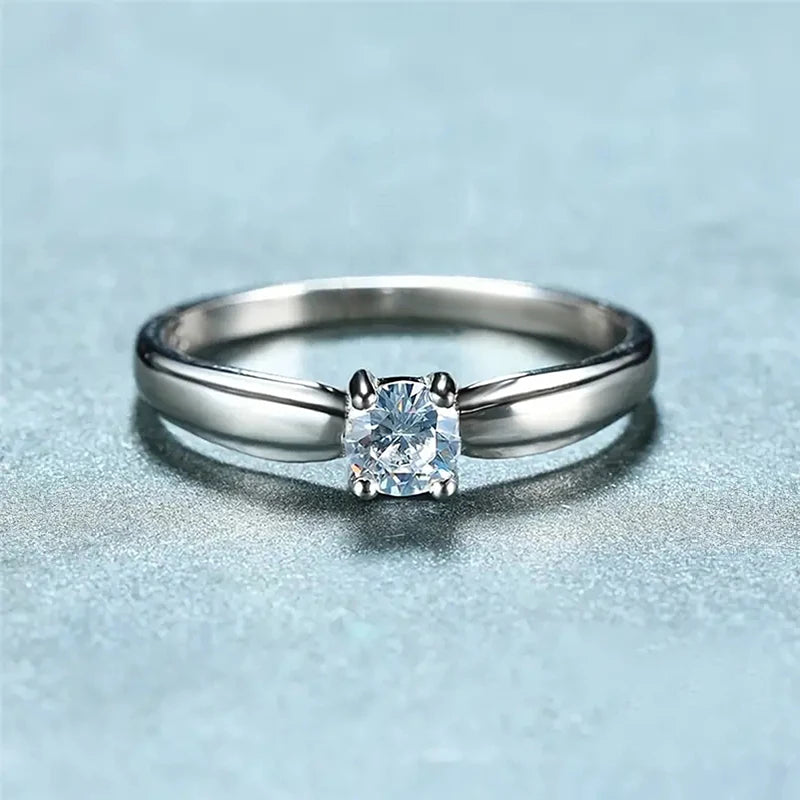 Huitan Classic Round Brilliance Ring