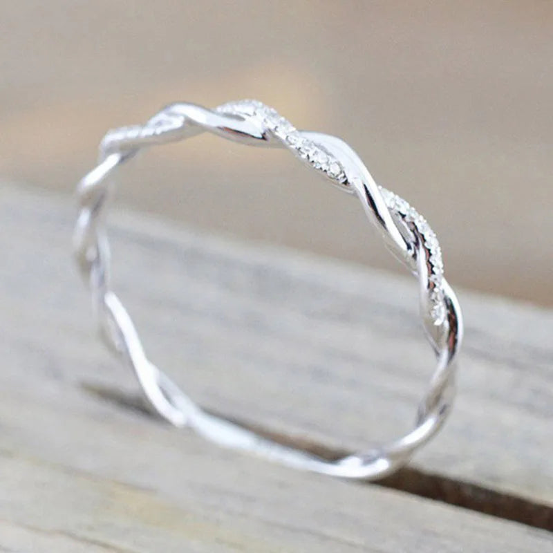 Huitan Pure Twist Crystal Band