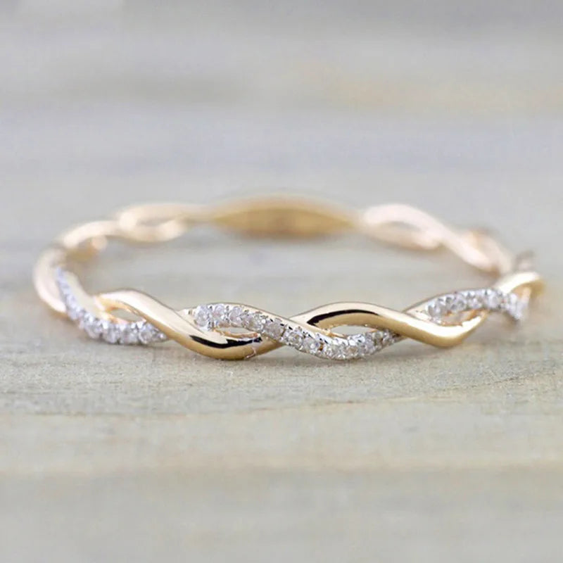 Huitan Pure Twist Crystal Band